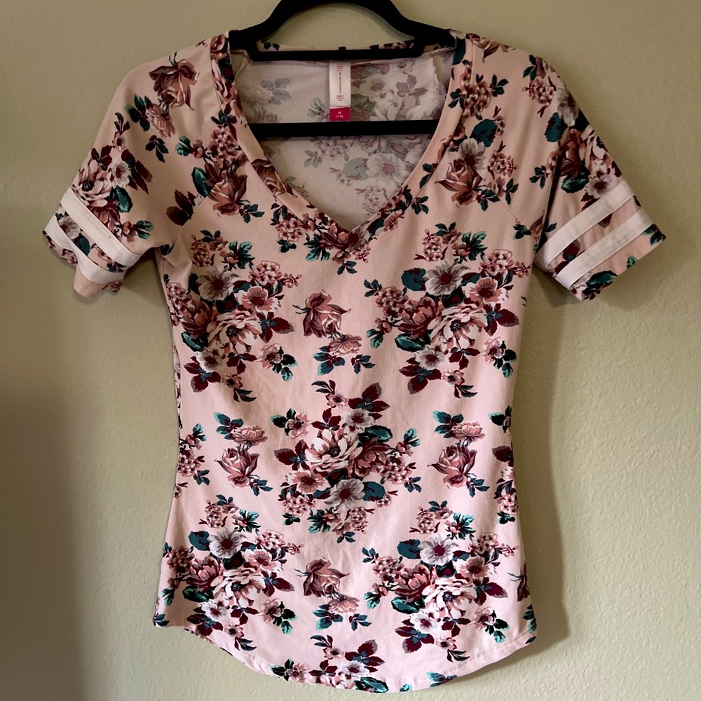 NO BOUNDARIES FLORAL MEDIUM TOP
